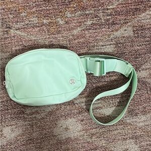 Lululemon Belt bag mint moment